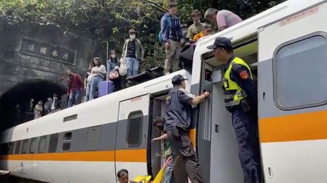 Taiwán: choque entre tren y camión deja al menos 48 muertos | Taiwán, tren, accidente