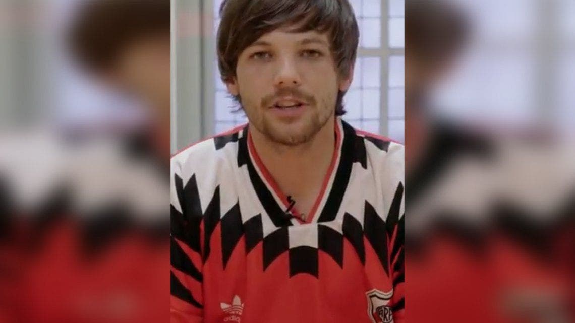 Louis Tomlinson presento Kill My Mind y lo hizo con la camiseta de River Traiciono