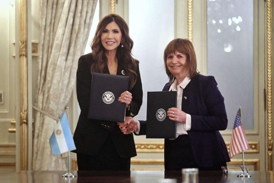 Kristi Noem, sobre el acuerdo para eliminar la visa a Estados Unidos: Sería  muy difícil que sea en menos de un año