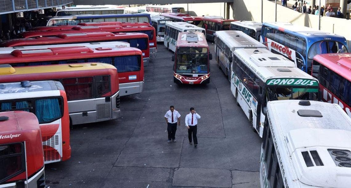 Se levantó el paro de colectivos en el interior del país