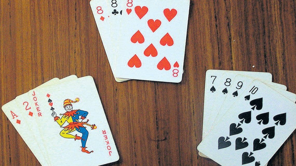 Juego de cartas escalera