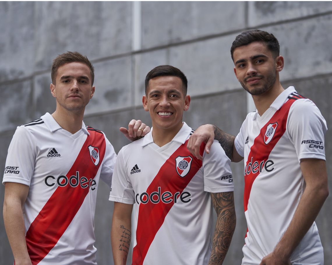 River nueva camiseta con el rediseno de su escudo