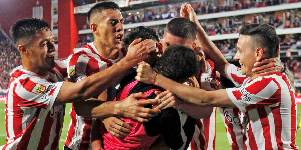 Estudiantes de La Plata le ganó a Defensa y sueña con la Libertadores