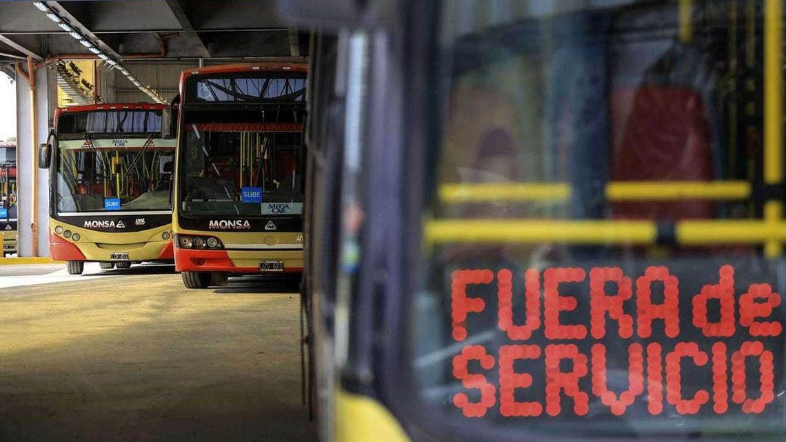 Colectivos: analizan suspender el servicio nocturno.